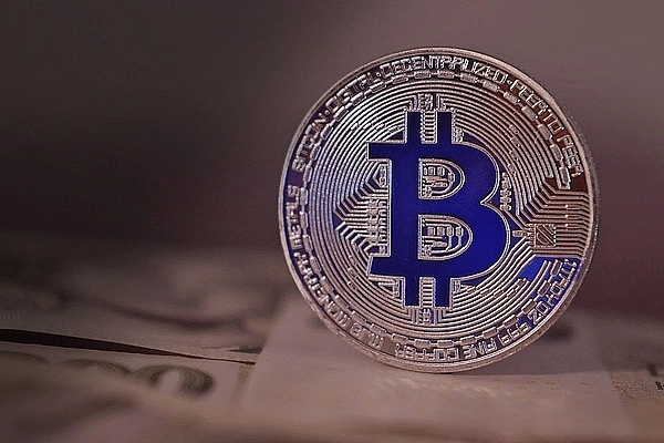 区块链革命：当软件遇见硬件的新纪元
